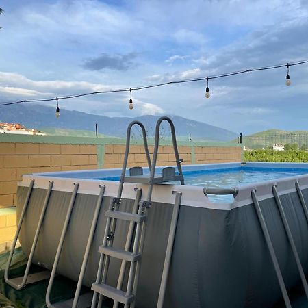 Baza Hostel - Swimming Pool Berat Luaran gambar